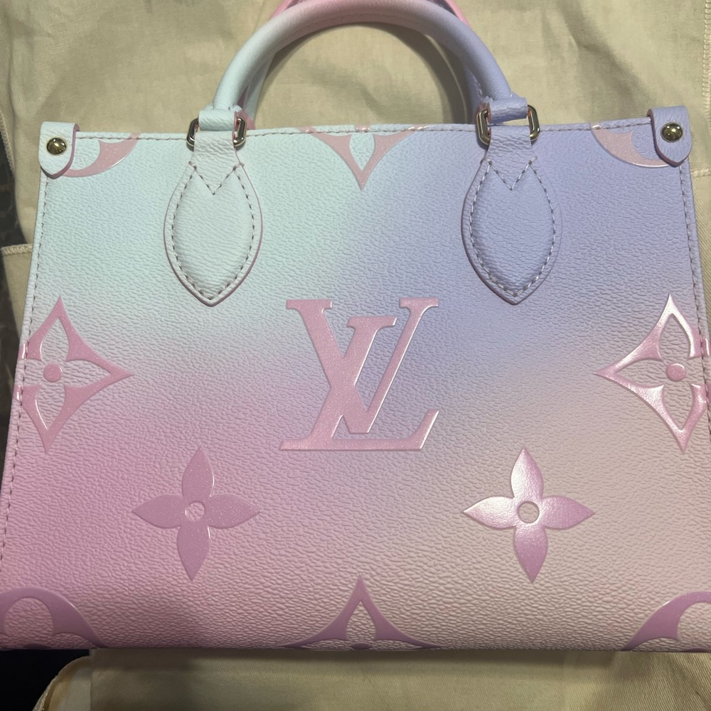 Louis Vuitton on the go pm sunrise pastel